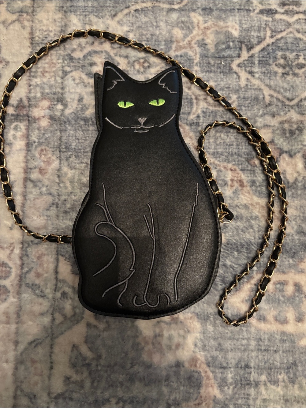Black Cat-Shaped Crossbody Bag with Gold Chain Strap